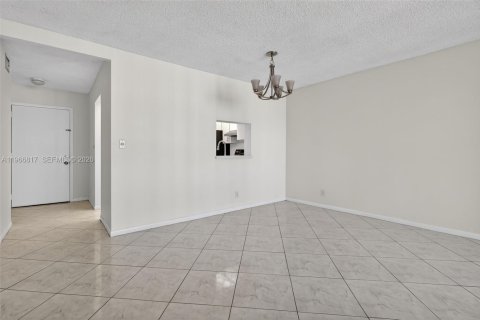 Condominio en venta en Hallandale Beach, Florida, 2 dormitorios, 101.45 m2 № 2029111 - foto 7