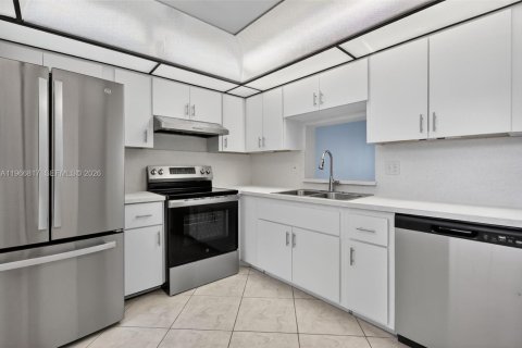 Condominio en venta en Hallandale Beach, Florida, 2 dormitorios, 101.45 m2 № 2029111 - foto 2