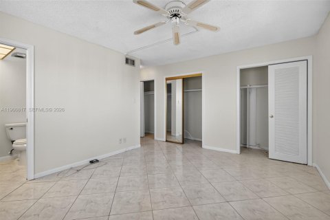 Condominio en venta en Hallandale Beach, Florida, 2 dormitorios, 101.45 m2 № 2029111 - foto 9