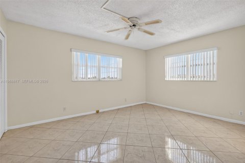 Condominio en venta en Hallandale Beach, Florida, 2 dormitorios, 101.45 m2 № 2029111 - foto 8