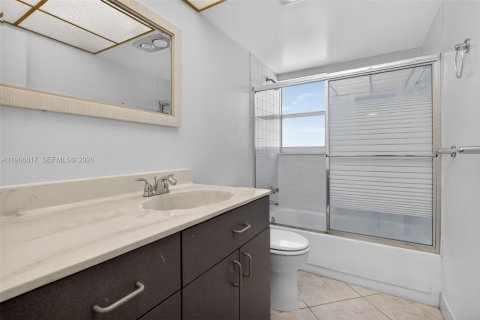 Condominio en venta en Hallandale Beach, Florida, 2 dormitorios, 101.45 m2 № 2029111 - foto 4
