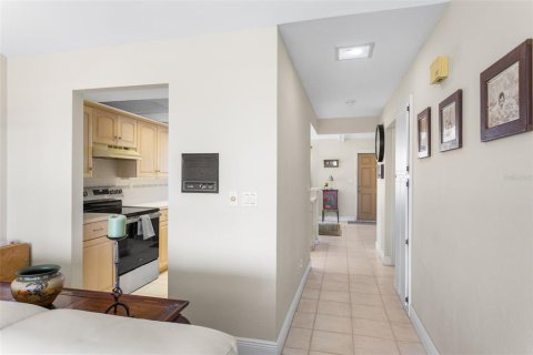 Touwnhouse à vendre à Cape Coral, Floride: 2 chambres, 120.4 m2 № 1798551 - photo 29