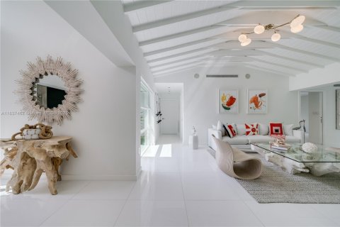 House in Key Biscayne, Florida 4 bedrooms, 249.81 sq.m. № 1826083 - photo 5