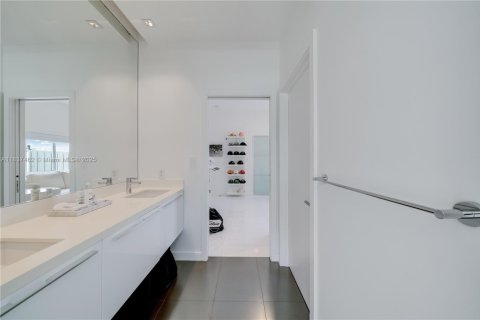 House in Key Biscayne, Florida 4 bedrooms, 249.81 sq.m. № 1826083 - photo 28