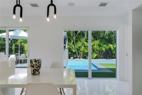 House in Key Biscayne, Florida 4 bedrooms, 249.81 sq.m. № 1826083 - photo 20