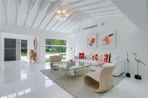 House in Key Biscayne, Florida 4 bedrooms, 249.81 sq.m. № 1826083 - photo 11