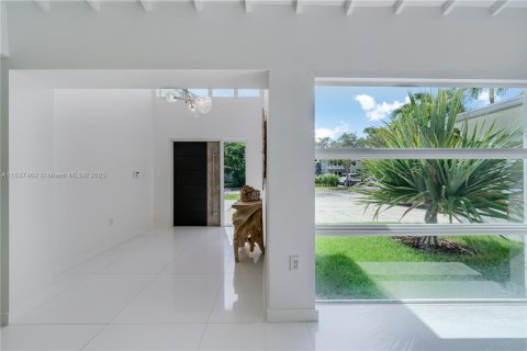House in Key Biscayne, Florida 4 bedrooms, 249.81 sq.m. № 1826083 - photo 4