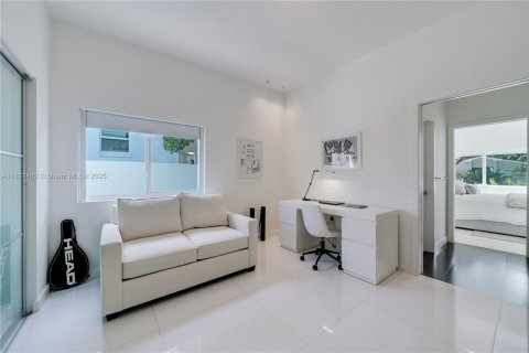House in Key Biscayne, Florida 4 bedrooms, 249.81 sq.m. № 1826083 - photo 15
