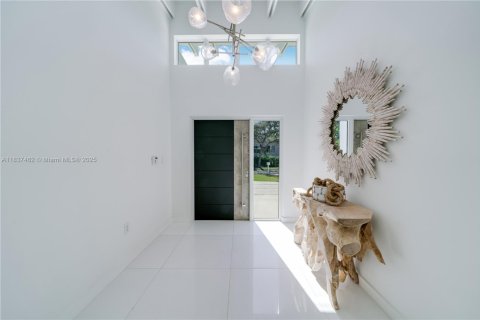 House in Key Biscayne, Florida 4 bedrooms, 249.81 sq.m. № 1826083 - photo 3