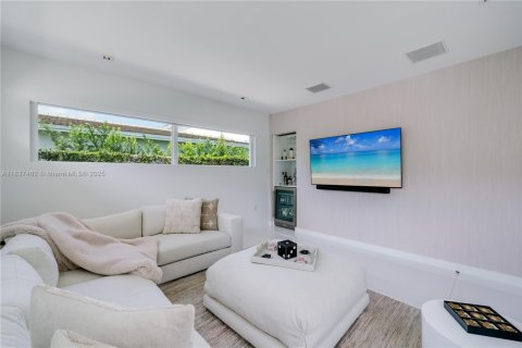 House in Key Biscayne, Florida 4 bedrooms, 249.81 sq.m. № 1826083 - photo 8