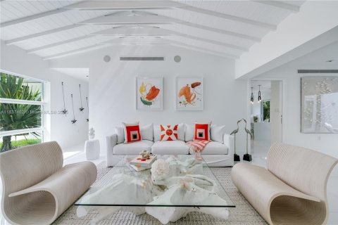 House in Key Biscayne, Florida 4 bedrooms, 249.81 sq.m. № 1826083 - photo 10