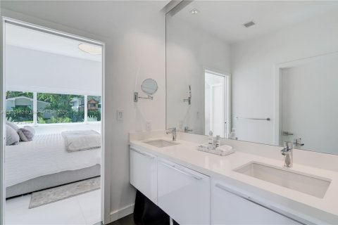 House in Key Biscayne, Florida 4 bedrooms, 249.81 sq.m. № 1826083 - photo 29