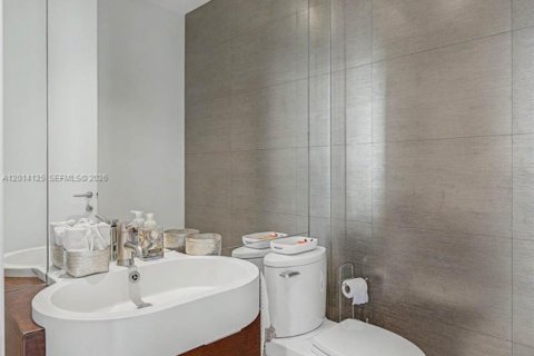 Condo in Miami, Florida, 5 bedrooms № 2076231 - photo 17
