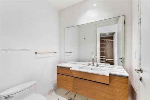 Condo in Miami, Florida, 5 bedrooms № 2076231 - photo 24