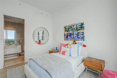 Condo in Miami, Florida, 5 bedrooms № 2076231 - photo 26