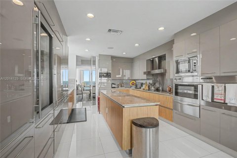 Condo in Miami, Florida, 5 bedrooms № 2076231 - photo 10