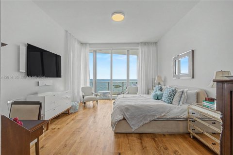 Condo in Miami, Florida, 5 bedrooms № 2076231 - photo 18