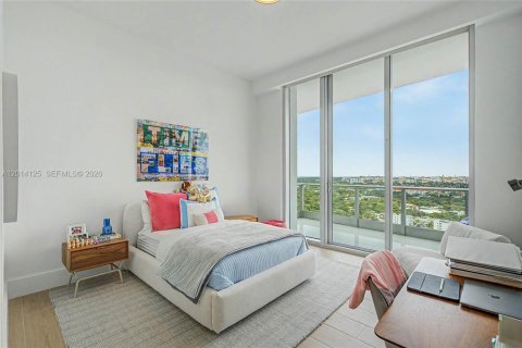 Condo in Miami, Florida, 5 bedrooms № 2076231 - photo 25