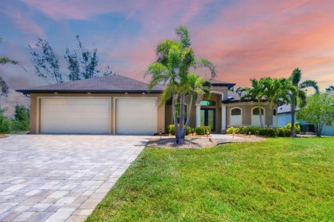 Villa ou maison à vendre à Port Charlotte, Floride: 3 chambres, 226.5 m2 № 1759952 - photo 1