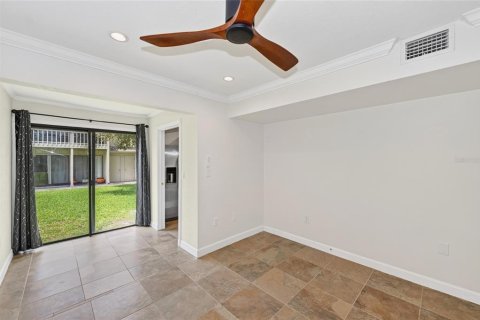 Condo in Sarasota, Florida, 2 bedrooms № 2203431 - photo 13
