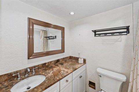 Condo in Sarasota, Florida, 2 bedrooms № 2203431 - photo 14
