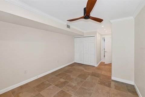 Condo in Sarasota, Florida, 2 bedrooms № 2203431 - photo 11