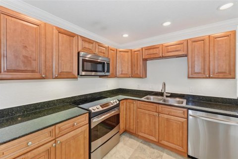 Condo in Sarasota, Florida, 2 bedrooms № 2203431 - photo 10