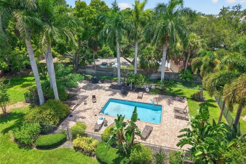 Condo in Sarasota, Florida, 2 bedrooms № 2203431 - photo 22
