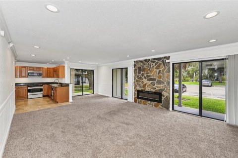 Condo in Sarasota, Florida, 2 bedrooms № 2203431 - photo 2