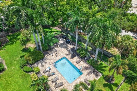 Condo in Sarasota, Florida, 2 bedrooms № 2203431 - photo 23