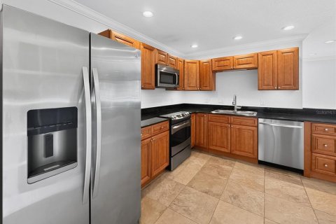 Condo in Sarasota, Florida, 2 bedrooms № 2203431 - photo 9