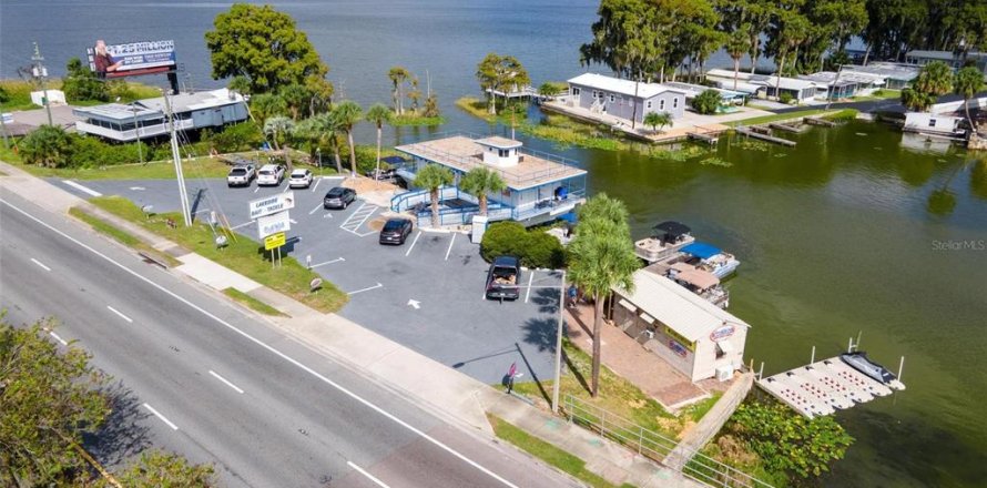 Immobilier commercial à Tavares, Floride 175.59 m2 № 2377534