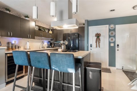 Townhouse in Deerfield Beach, Florida 2 bedrooms, 115.57 sq.m. № 1993155 - photo 3