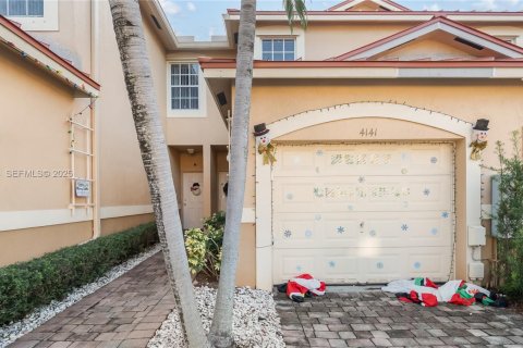 Townhouse in Deerfield Beach, Florida 2 bedrooms, 115.57 sq.m. № 1993155