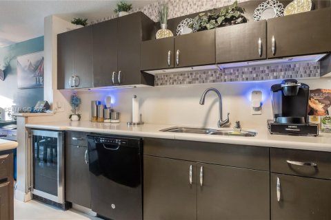 Townhouse in Deerfield Beach, Florida 2 bedrooms, 115.57 sq.m. № 1993155 - photo 2