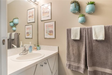 Townhouse in Deerfield Beach, Florida 2 bedrooms, 115.57 sq.m. № 1993155 - photo 19