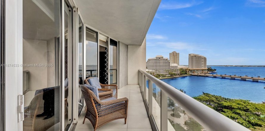 Кондоминиум с 1 спальней в Майами, Флорида № 1923171