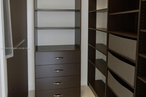 Купить кондоминиум в Майами, Флорида 1 спальня, 91.42м2, № 1923171 - фото 19