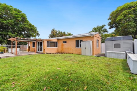 House in Fort Lauderdale, Florida 2 bedrooms, 120.59 sq.m. № 1814668 - photo 11