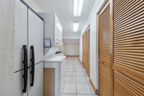 House in Fort Lauderdale, Florida 2 bedrooms, 120.59 sq.m. № 1814668 - photo 25