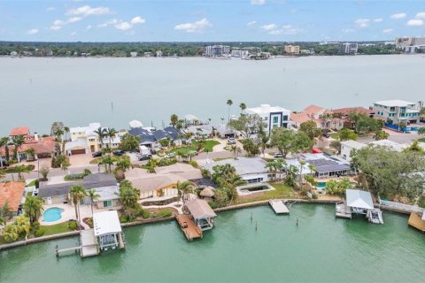 House in Clearwater, Florida 3 bedrooms, 219.62 sq.m. № 1899290 - photo 7
