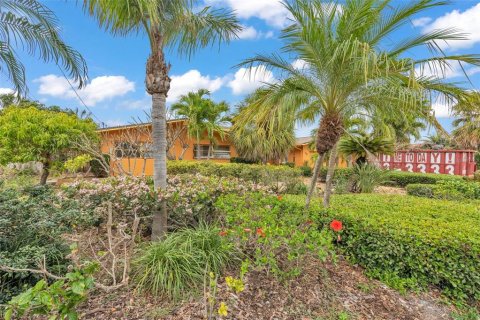 House in Clearwater, Florida 3 bedrooms, 219.62 sq.m. № 1899290 - photo 1