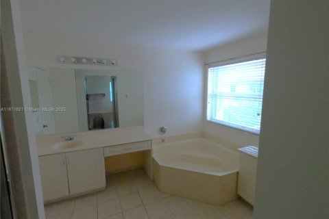 Купить виллу или дом в Мирамар, Флорида 4 спальни, 210.24м2, № 1925232 - фото 14