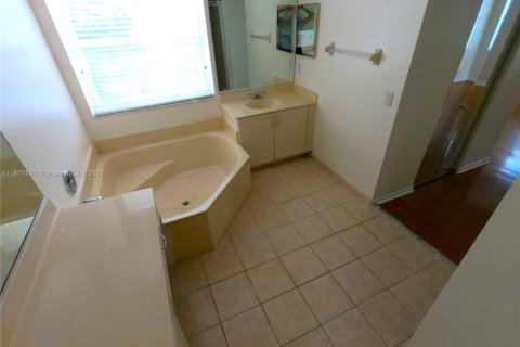 Купить виллу или дом в Мирамар, Флорида 4 спальни, 210.24м2, № 1925232 - фото 17