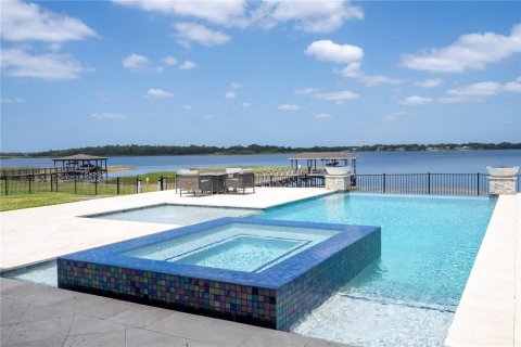 House in Winter Garden, Florida 5 bedrooms, 488.02 sq.m. № 1722443 - photo 11