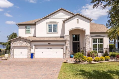 House in Winter Garden, Florida 5 bedrooms, 488.02 sq.m. № 1722443 - photo 1