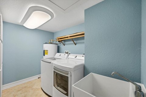 Condo in Boca Grande, Florida, 3 bedrooms  № 1649768 - photo 21