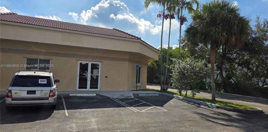 Propiedad comercial en Pompano Beach, Florida № 1957632