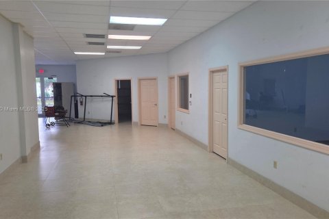 Propiedad comercial en venta en Pompano Beach, Florida № 1957632 - foto 7