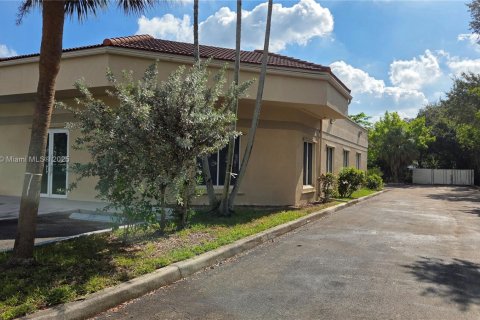 Propiedad comercial en venta en Pompano Beach, Florida № 1957632 - foto 4